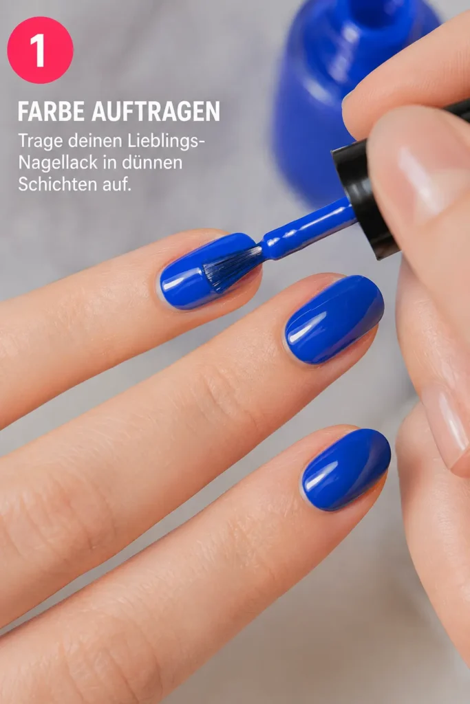 Blauer Nagellack wird mit Pinsel aufgetragen, DIY Nageldesign